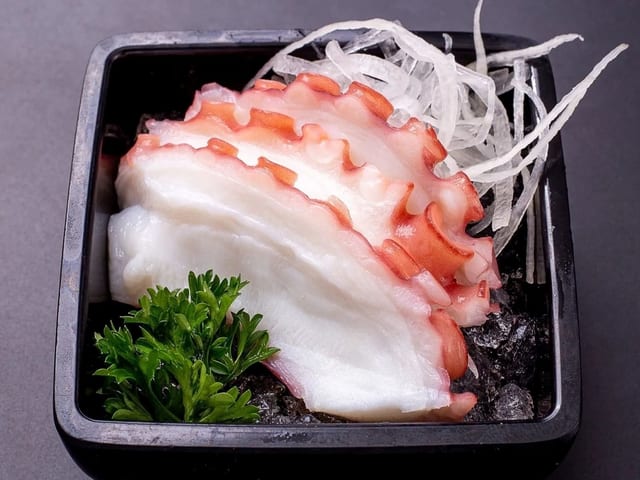 Octopus Sashimi (3pcs).