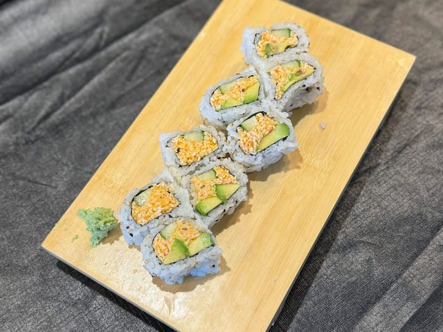 Spicy California Roll (8pcs).