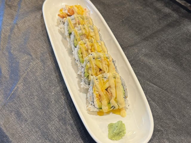 Mango Shrimp Tempura Roll (6pcs).