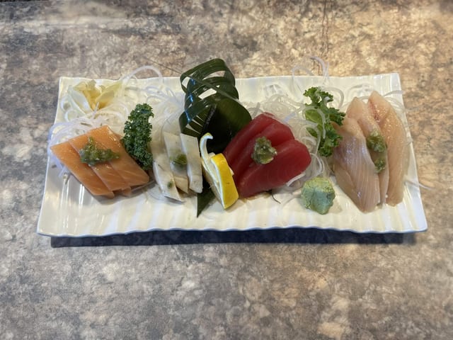 Regular Sashimi Combo (12pcs, Chef's Choice 4 Different Fish).