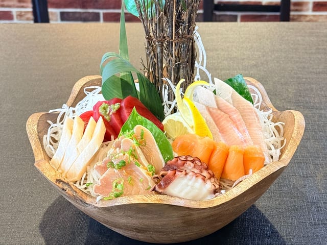 Deluxe Sashimi Combo (20pcs, Chef's Choice 5 Different Fish).