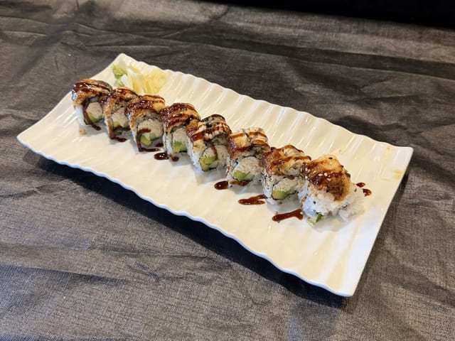 Dragon Roll (8pcs).