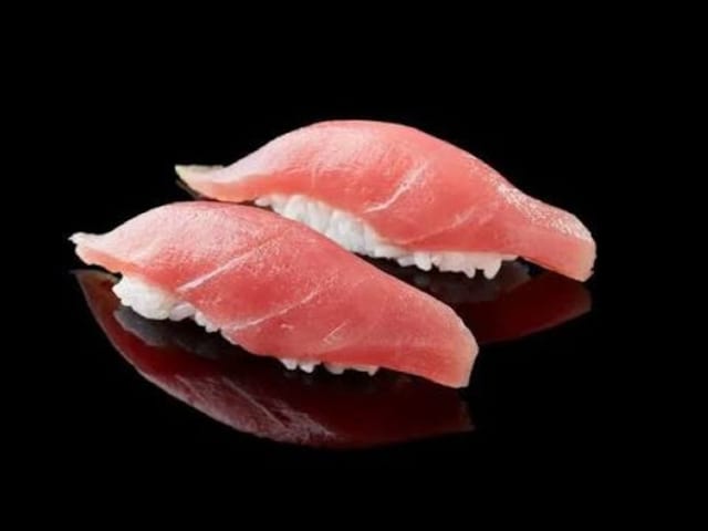 Yellowtail Nigiri (2pcs).