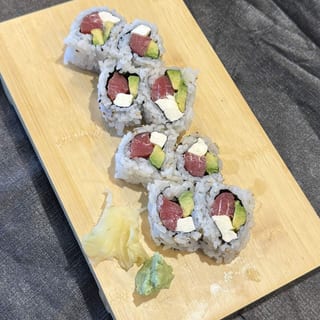 Tuna Avocado Roll (8pcs)