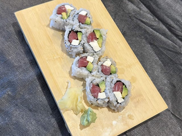 Tuna Avocado Roll (8pcs).