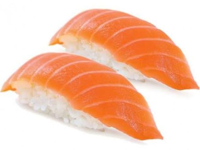 Salmon Nigiri (2 pcs).