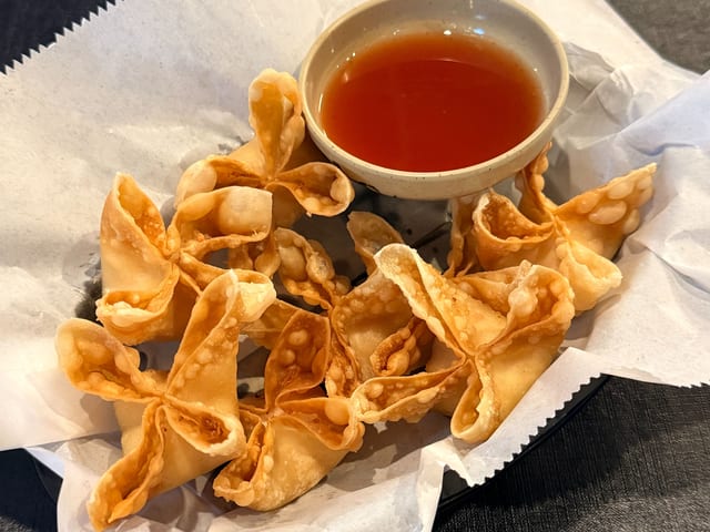 Crab Rangoons (6).