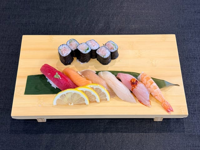 Regular Sushi Combo (Chef's Choice 6pcs Sushi & Tuna Roll).