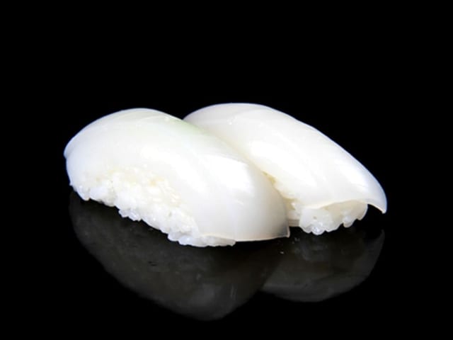 Squid Nigiri (2pcs).